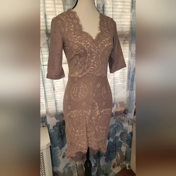 Elegant Lace Dress in Taupe - Picture 2 of 6